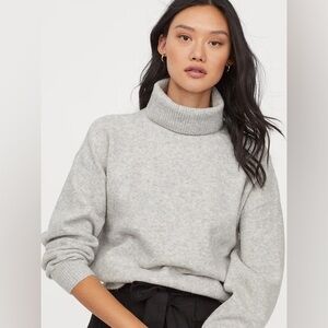 H&M Gray Turtleneck Sweater